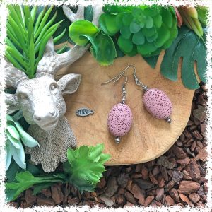 Shop natural lava stone earrings @ Fensi jewelry boutique. Handmade by fenneke Smouter fancy sieraden oorbellen fashionista lava stone