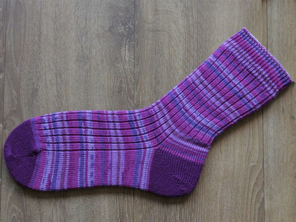 Paarse sokken maat 47-48