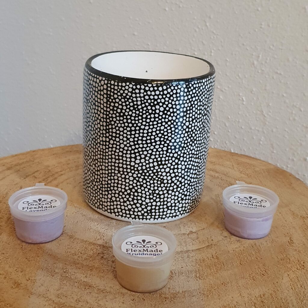 FlexMade-Brander-Waxmelt-geuren-voor-in-huis-wit-gestippeld