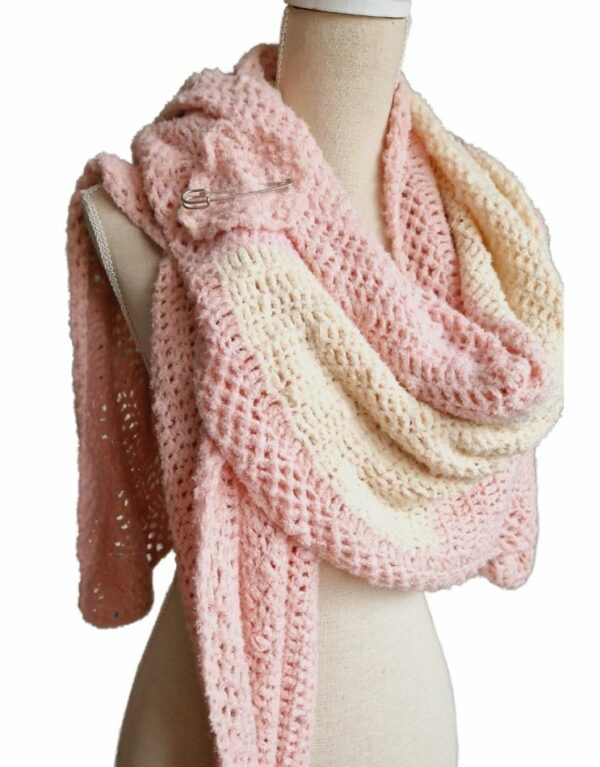 OLEED1~Olivia omslagsjaal fluffy garen in zacht roze en creme - ZETTELen Handwerk Ateliers1