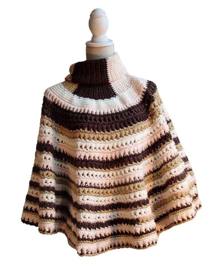 Poncho Hazel in bruin, mokka, licht roze en gebroken wit - ZETTElen Handwerk Atelier