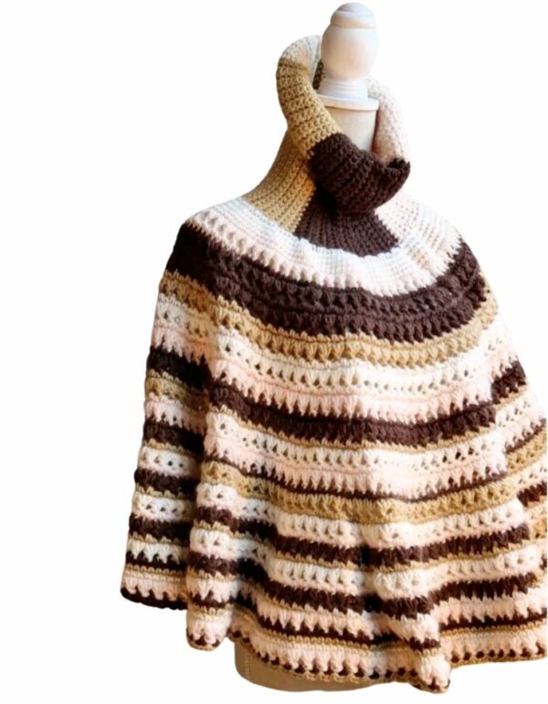 Poncho Hazel in bruin, mokka, licht roze en gebroken wit - ZETTElen Handwerk Atelier