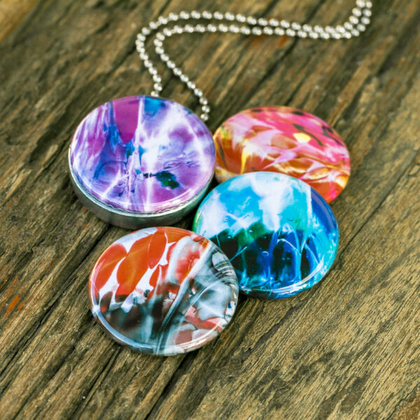 Medaillon : dreams of glass