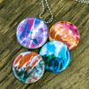 paars blauw oranje geel grijs en witte glas tinten ketting, cadeau voor zus, cadeau voor vriendin, cadeau voor haar, cadeau voor moeder, kunst foto voor je ketting, cadeau voor beste vriendin, art foto, arty foto,