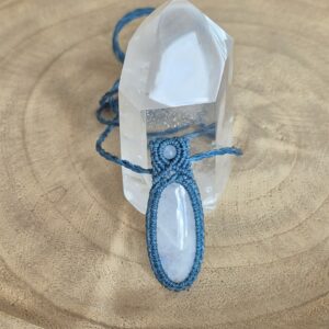 Carin's Macramé ketting regenboog Maansteen donker turkoois