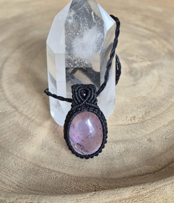 Carin's Macramé ketting zwart met Amethist