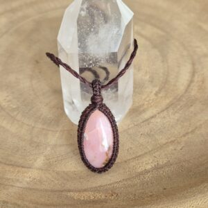 Carin's Macramé ketting met roze andes opaal