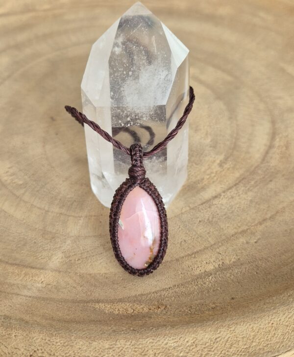 Carin's Macramé ketting met roze andes opaal