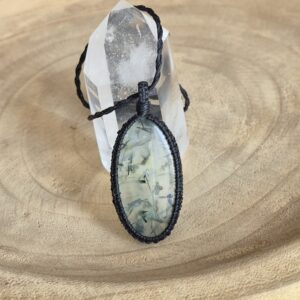 Carin's Macramé ketting Prehniet