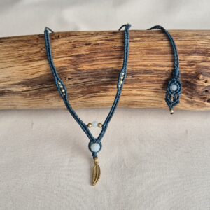 Carin's Macramé ketting Amazoniet met veertje