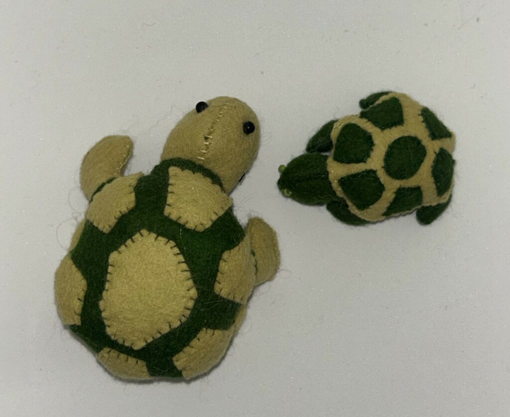 schildpadjes familie als deco of speldenkussentjes