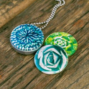 zacht groen blauw en donker blauw en paarse tinten ketting, cadeau voor zus, cadeau voor vriendin, cadeau voor haar, cadeau voor moeder, magische foto, grafische vormen foto voor je ketting