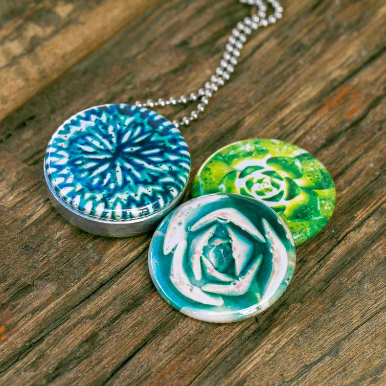 zacht groen blauw en donker blauw en paarse tinten ketting, cadeau voor zus, cadeau voor vriendin, cadeau voor haar, cadeau voor moeder, magische foto, grafische vormen foto voor je ketting