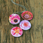 felle kleuren bloemen ketting, frisse tinten bloemen ketting, lente bloemen,zomer bloemen,zacht roze,zalm,geel, lila, pink en witte bloemen voor je ketting,kado voor mama, cadeau voor moeder,cadeau voor vriendin,kado voor beste vriendin,kado voor zus, cadeau voor dochter,foto cadeau, fotokado idee, foto cadeau, kunst fotografie,tuin fotografie, tuinbloemen ketting,bloemen feest