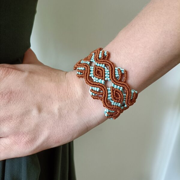 Stoer & vrouwelijk...Micromacramé Armband Daisy - Afbeelding 5