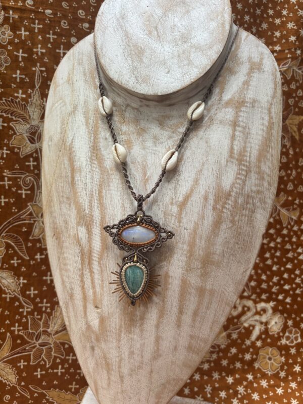 ultiem zomer. amazoniet met regenboog maansteen ketting.