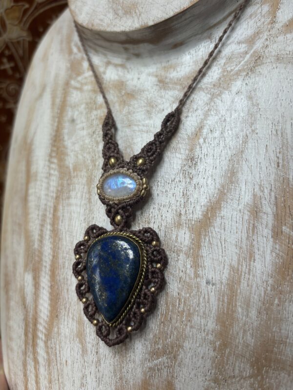 lapis lazuli en regenboogmaansteen ketting.