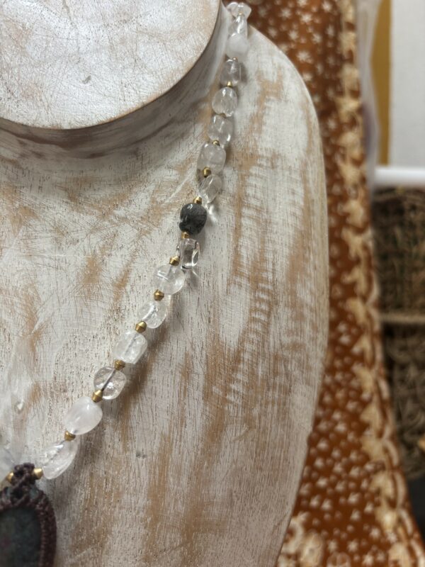 robijn in fuchsiet hanger aan een quarts met tourmalijn ketting. - Afbeelding 3