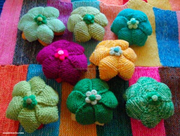 Leuke gekleurde gebreide bloemenschaaltjes - Afbeelding 2
