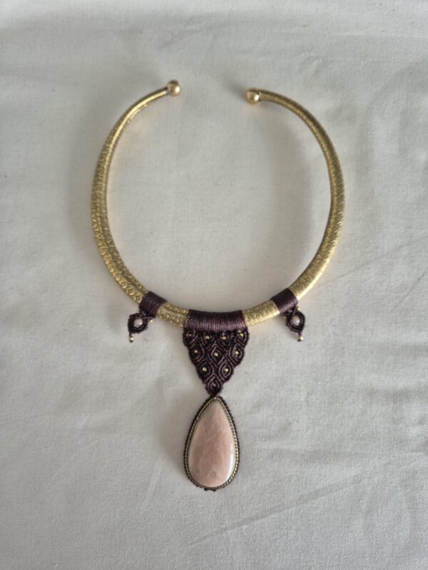 Carin's Macramé Messing choker met Maansteen