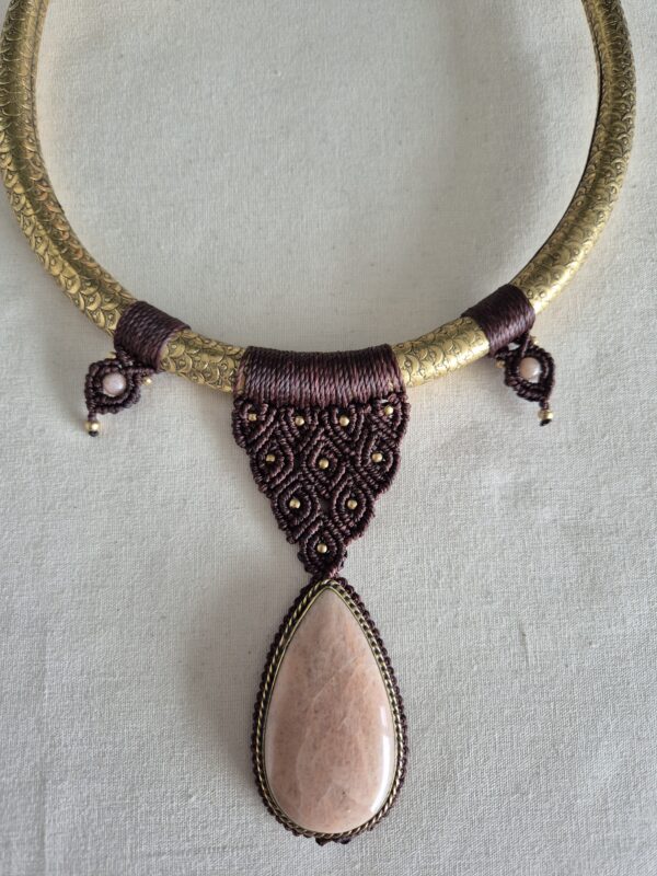 Carin's Macramé Messing choker met Maansteen - Afbeelding 2
