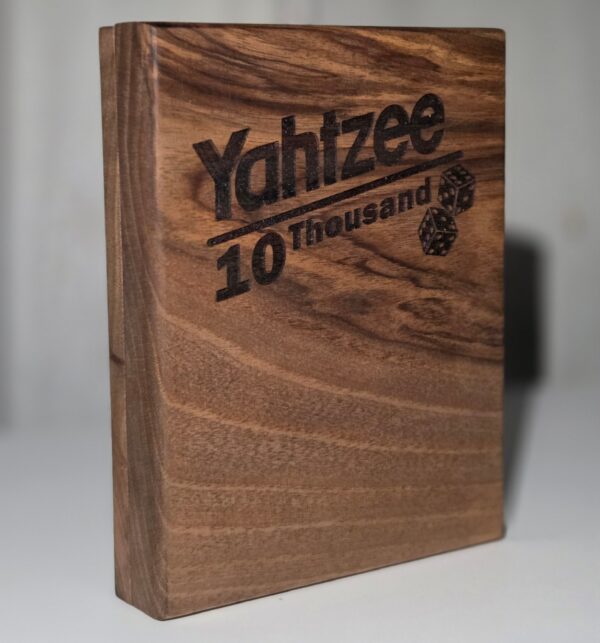 EXCLUSIEVE Yahtzee 10 Thousand Set – Notenhout CNC Maatwerk - Afbeelding 2