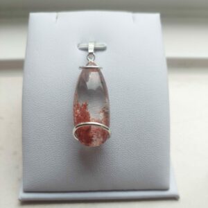 Zilveren hanger met kwarts met lodoliet insluitsels