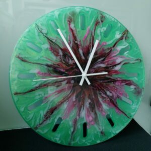 Unieke klok van Epoxy, 32 cm doorsnede.