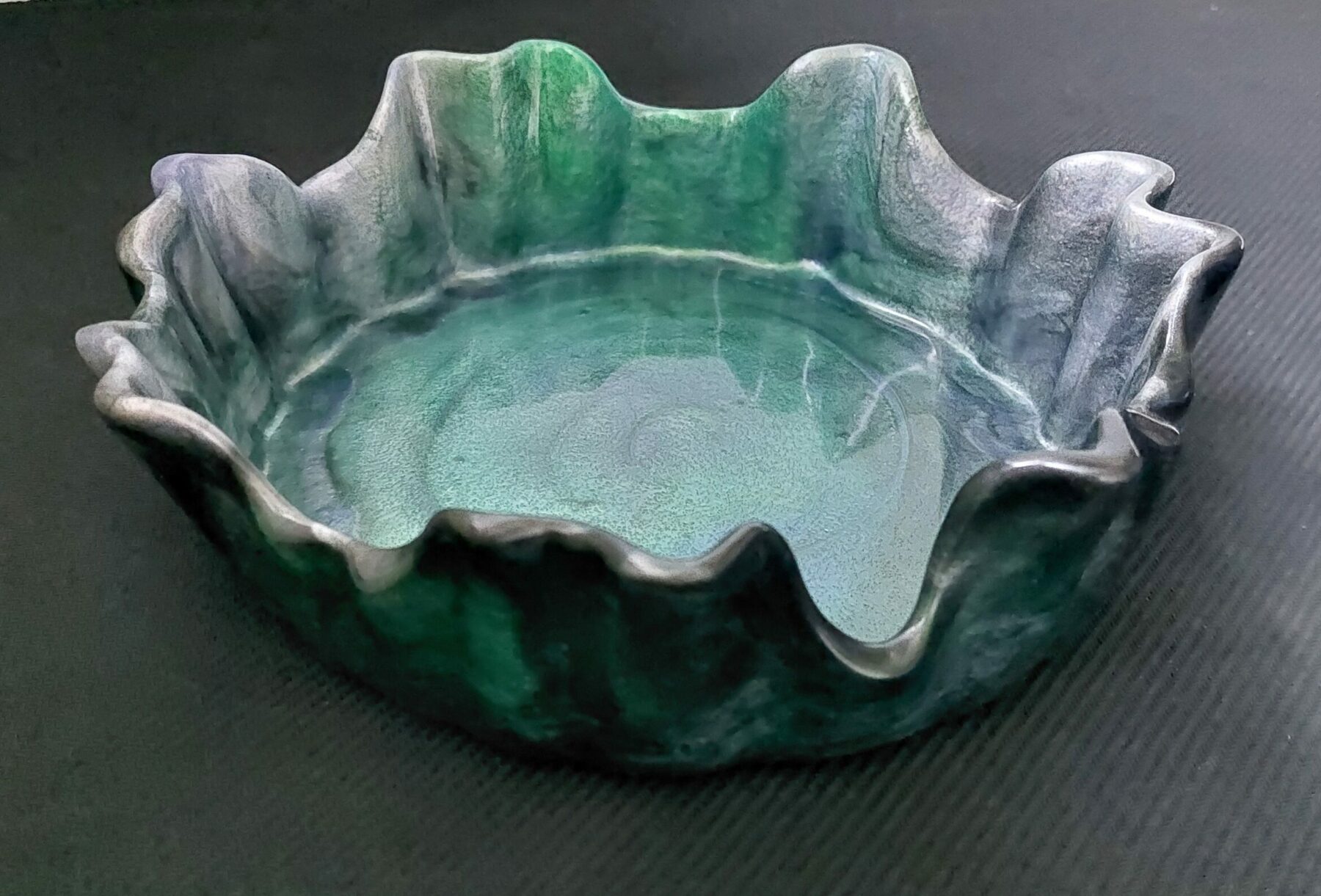 Uniek gekarteld schaaltje.