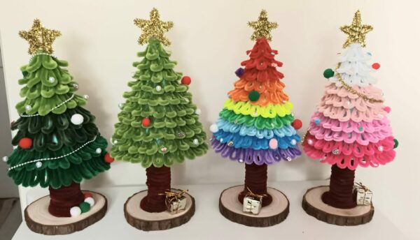 Handgemaakte kerstboom van chenilledraad – 4 kleurenopties 🎄
