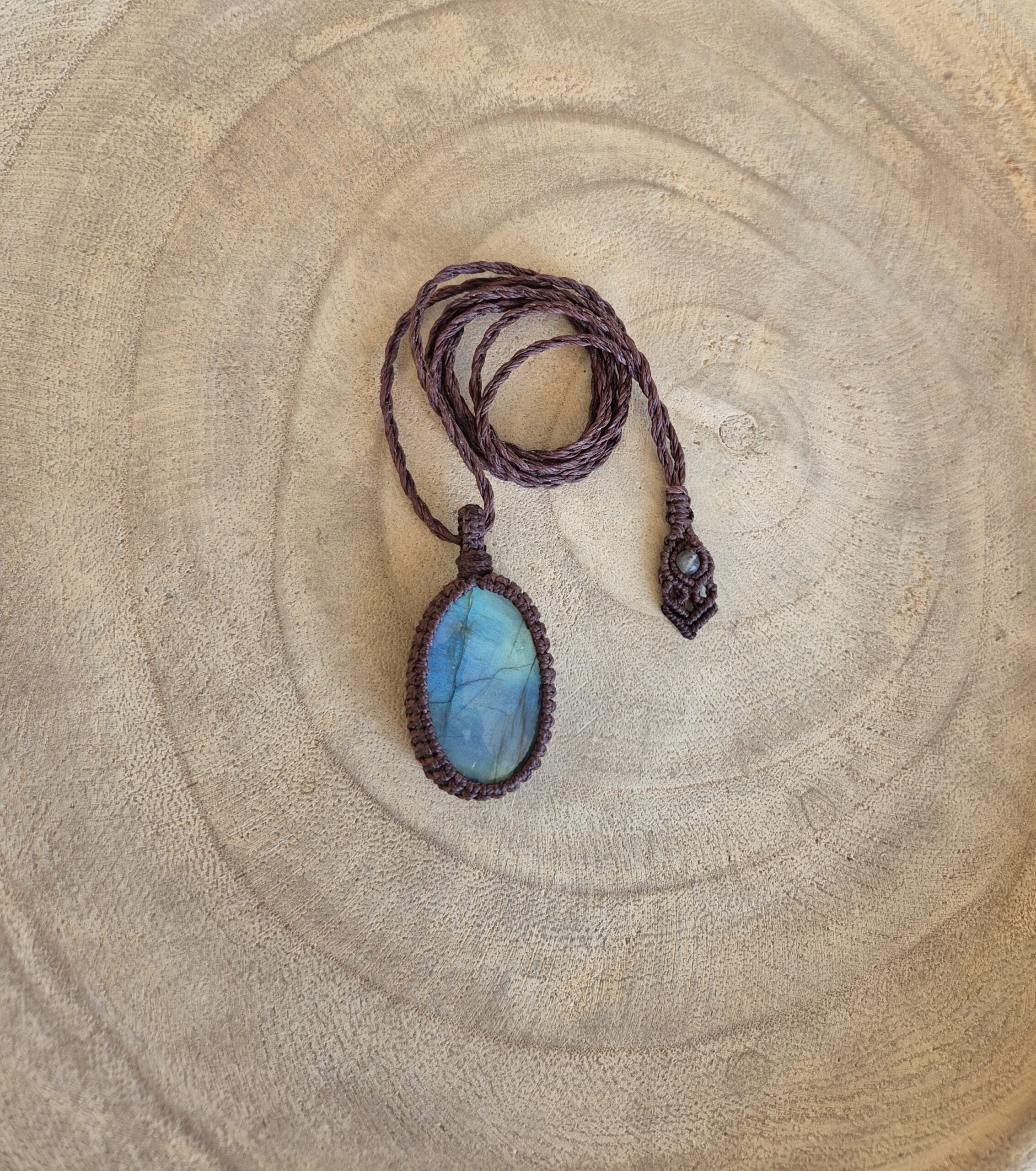 Carin's Macramé ketting bruin met blauw Labradoriet - Afbeelding 2