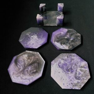 Uniek set onderzetters in houder. Dubbelzijdig te gebruiken.