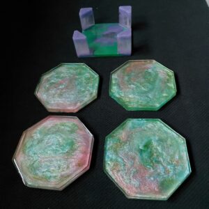 Uniek set onderzetters in houder. Dubbelzijdig te gebruiken.