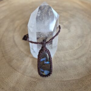 Carin's Macramé ketting bruin Boulder opaal lang