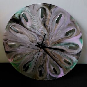 Unieke klok van Epoxy, 32 cm doorsnede. Dubbelzijdig te gebruiken.
