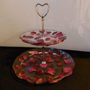 Unieke 2 laags etagère met keuze uit 3 verschillende stangen.