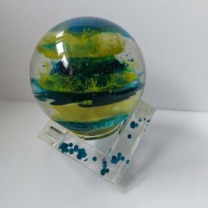 Bijzondere bol op standaard.