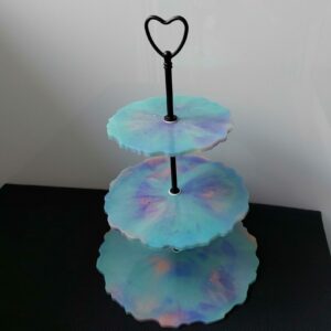 Unieke 3 laags etagère, dubbelzijdig te gebruiken met keuze uit 3 verschillende stangen. Standaard geleverd met het zwarte hart.