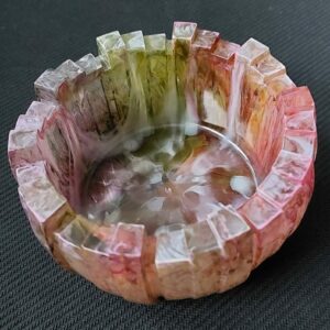 Uniek gekarteld schaaltje.