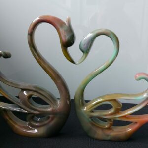 Uniek zwanenkoppel van epoxyhars.