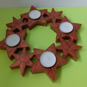 Unieke sterren krans voor 4 waxinelichtjes.