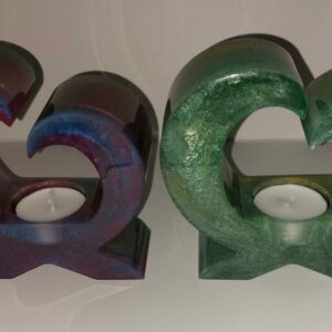 Waxinelichthouder in bijzondere vorm in 2 uitvoeringen.