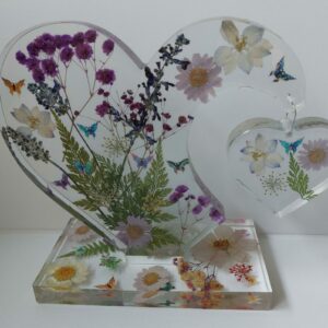 Mooi decoratief hart met echte geperste bloemen.