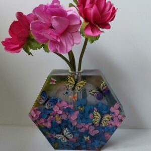 Uniek vaasje van epoxy hars.