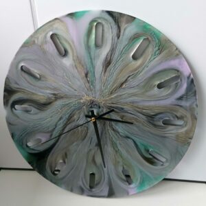 Unieke klok van Epoxy, 32 cm doorsnede. Dubbelzijdig te gebruiken.