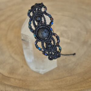 Carins Macrame armband Lava steen