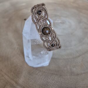 Carins macrame armband Bronziet