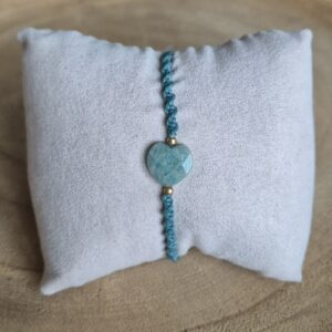 Carins Macrame armbandje met Amazoniet hartje turkoois