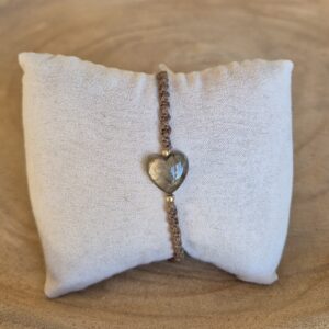 Carins Macrame armbandje bruin met Labradoriet hartje