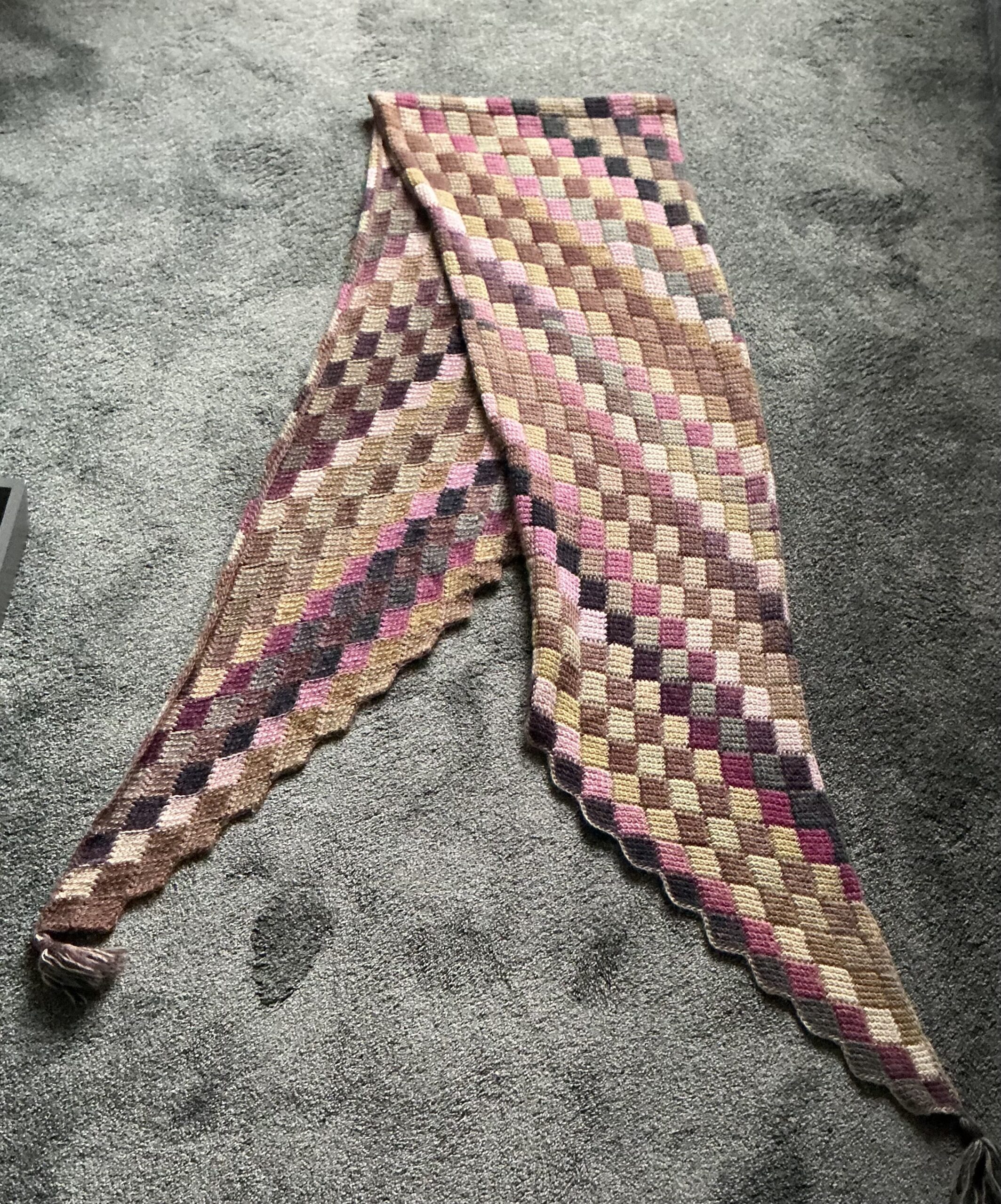 Lange wollen sjaal gehaakt